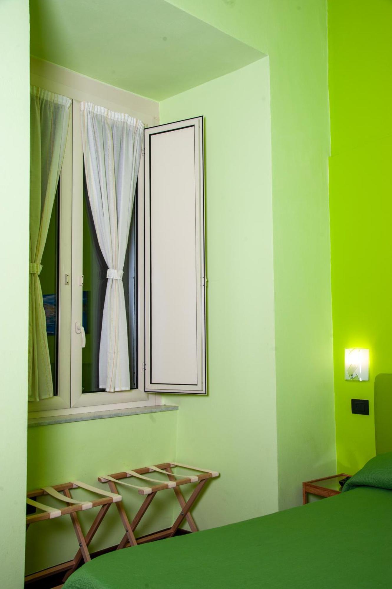 Palazzo Carafa Della Spina Room And Apartment 나폴리 외부 사진