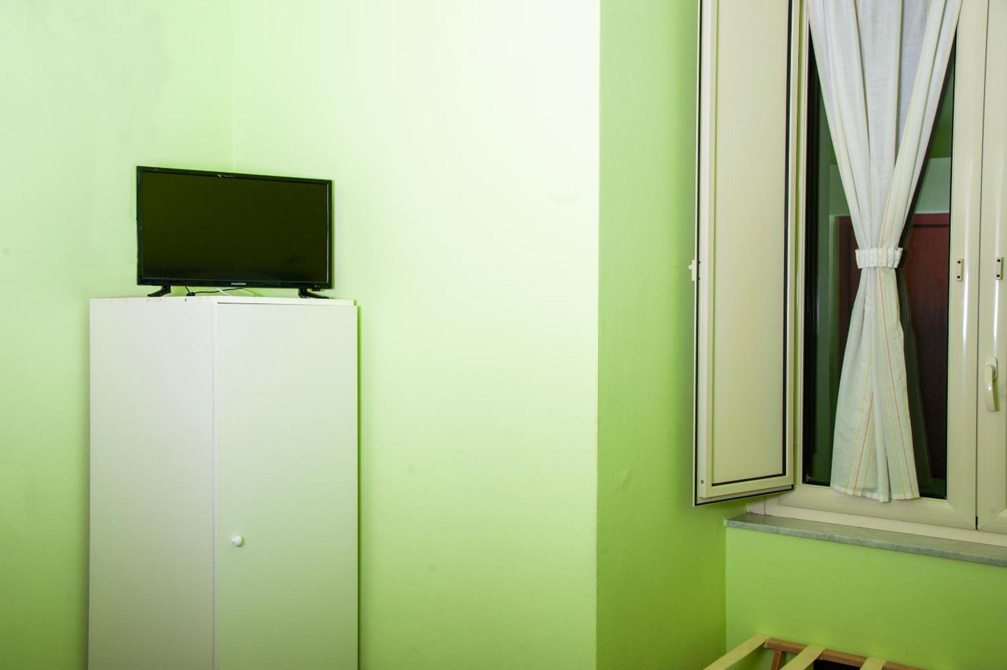Palazzo Carafa Della Spina Room And Apartment 나폴리 외부 사진