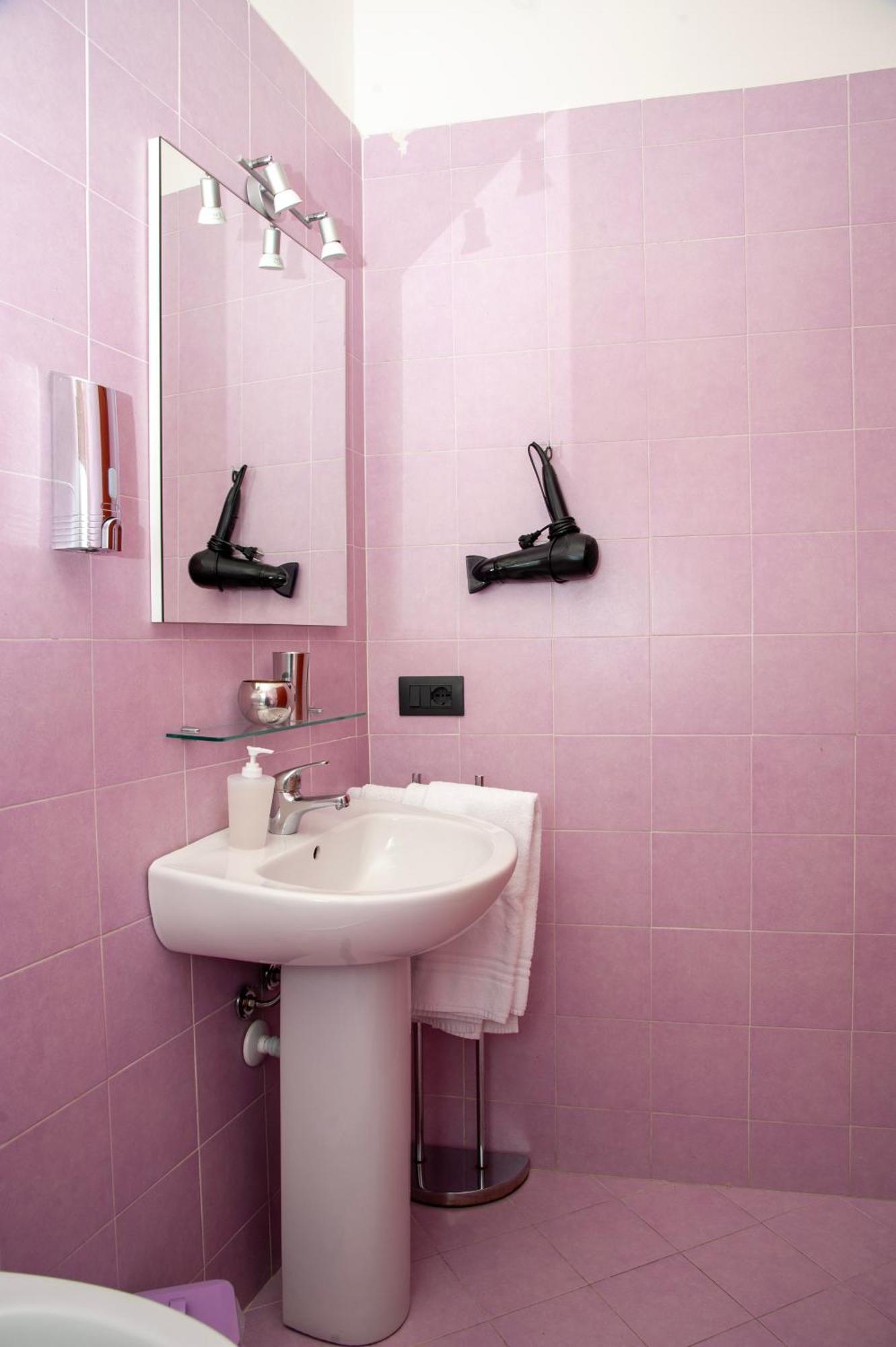 Palazzo Carafa Della Spina Room And Apartment 나폴리 외부 사진