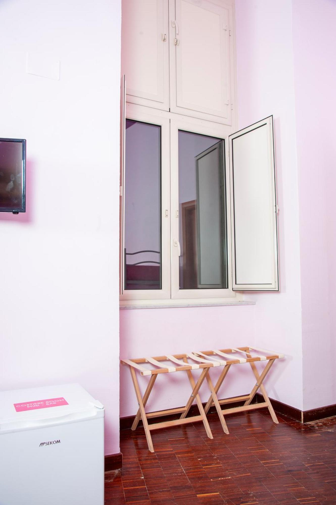 Palazzo Carafa Della Spina Room And Apartment 나폴리 외부 사진