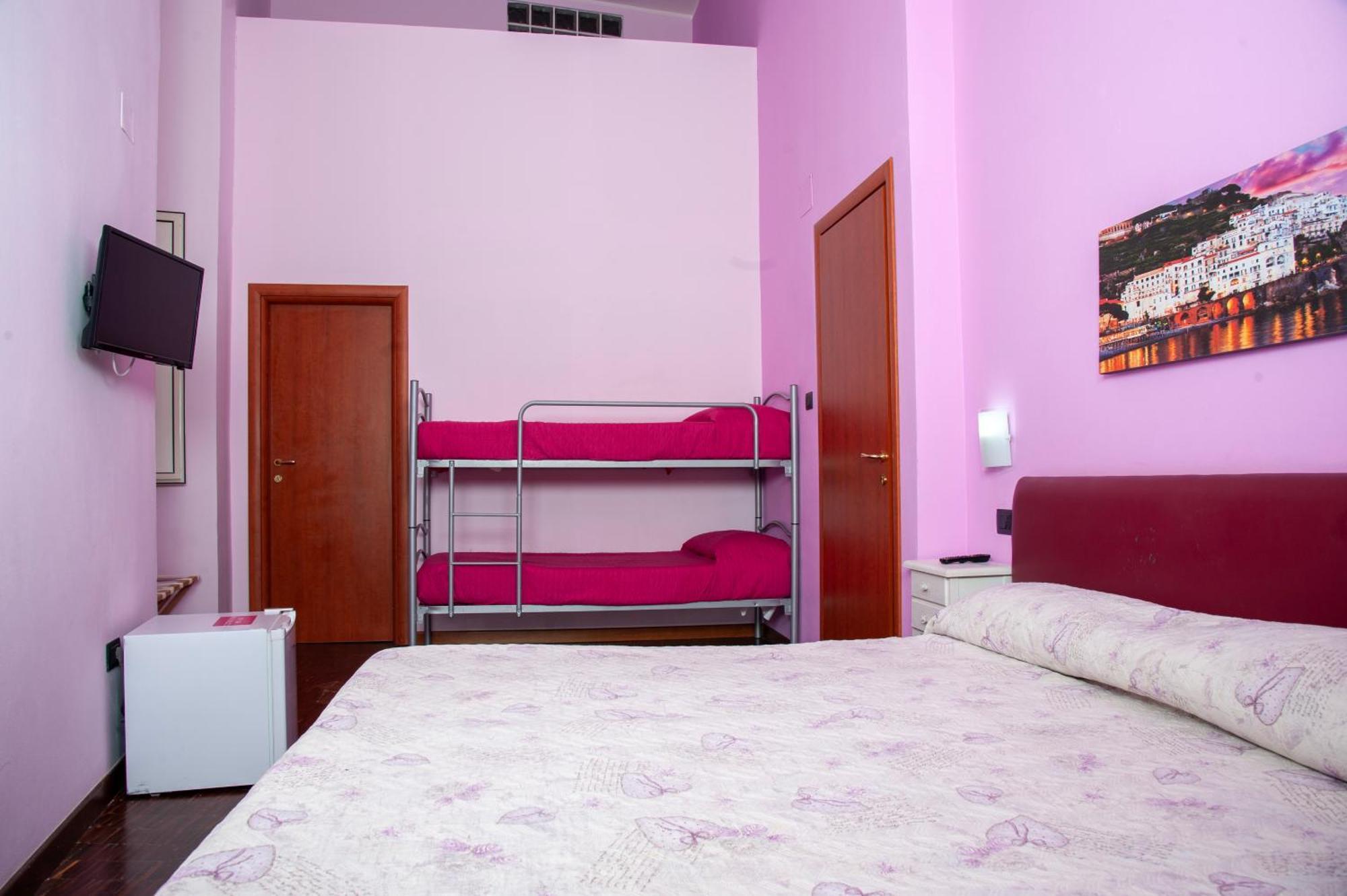Palazzo Carafa Della Spina Room And Apartment 나폴리 외부 사진