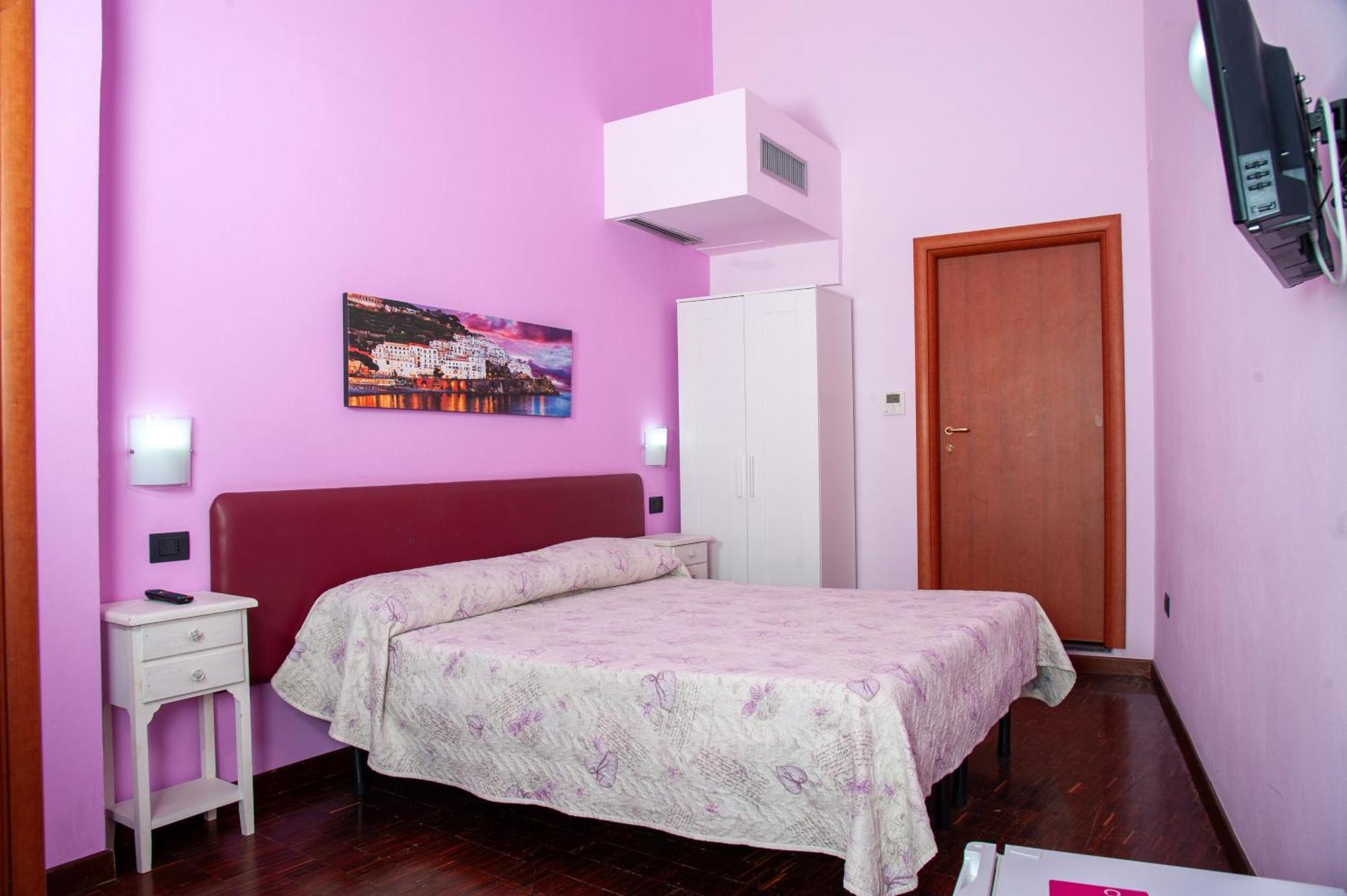 Palazzo Carafa Della Spina Room And Apartment 나폴리 외부 사진