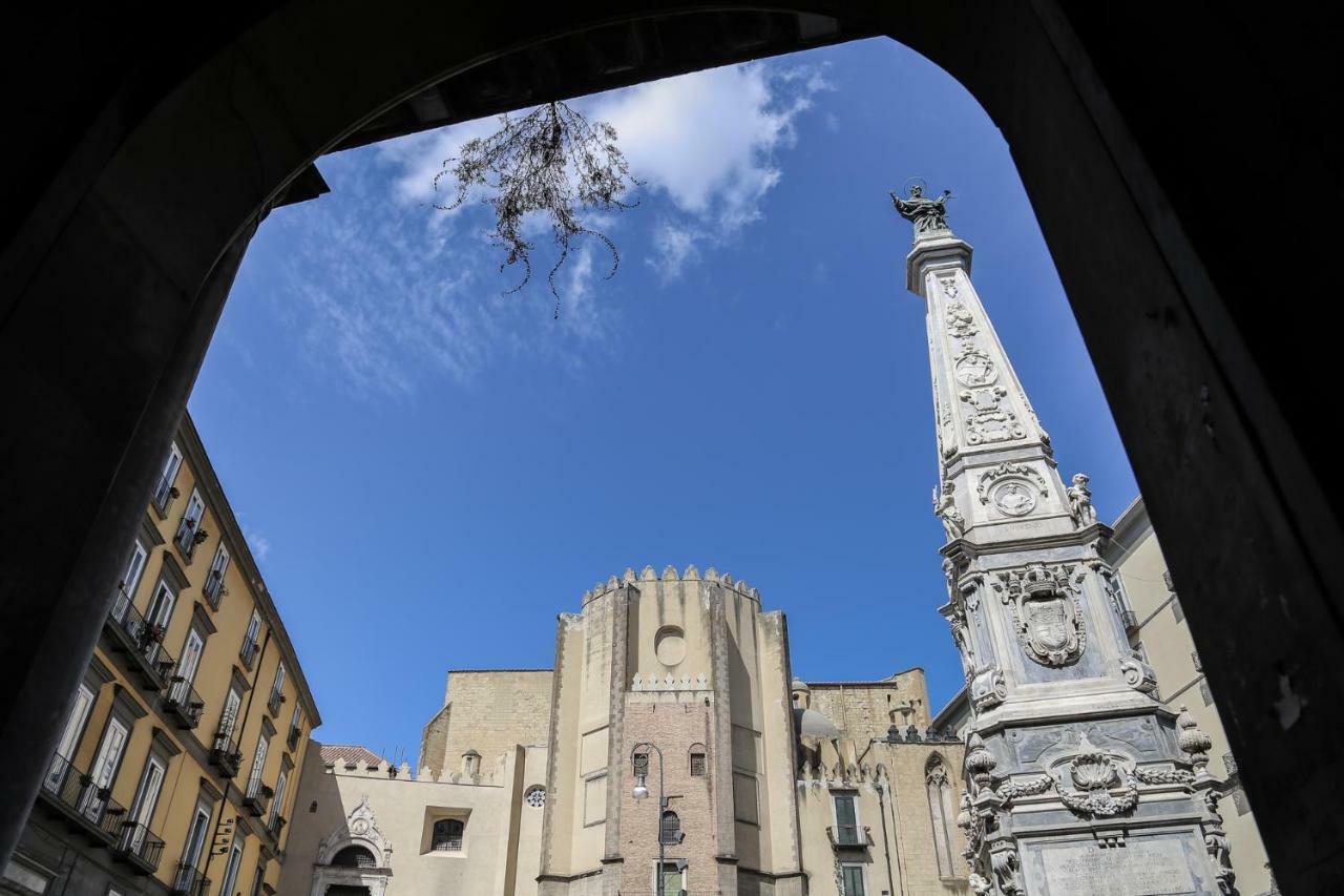 Palazzo Carafa Della Spina Room And Apartment 나폴리 외부 사진