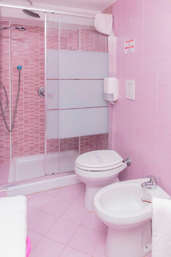 Palazzo Carafa Della Spina Room And Apartment 나폴리 외부 사진