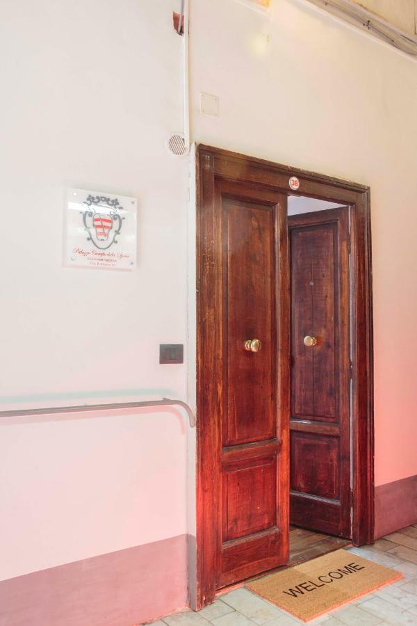 Palazzo Carafa Della Spina Room And Apartment 나폴리 외부 사진